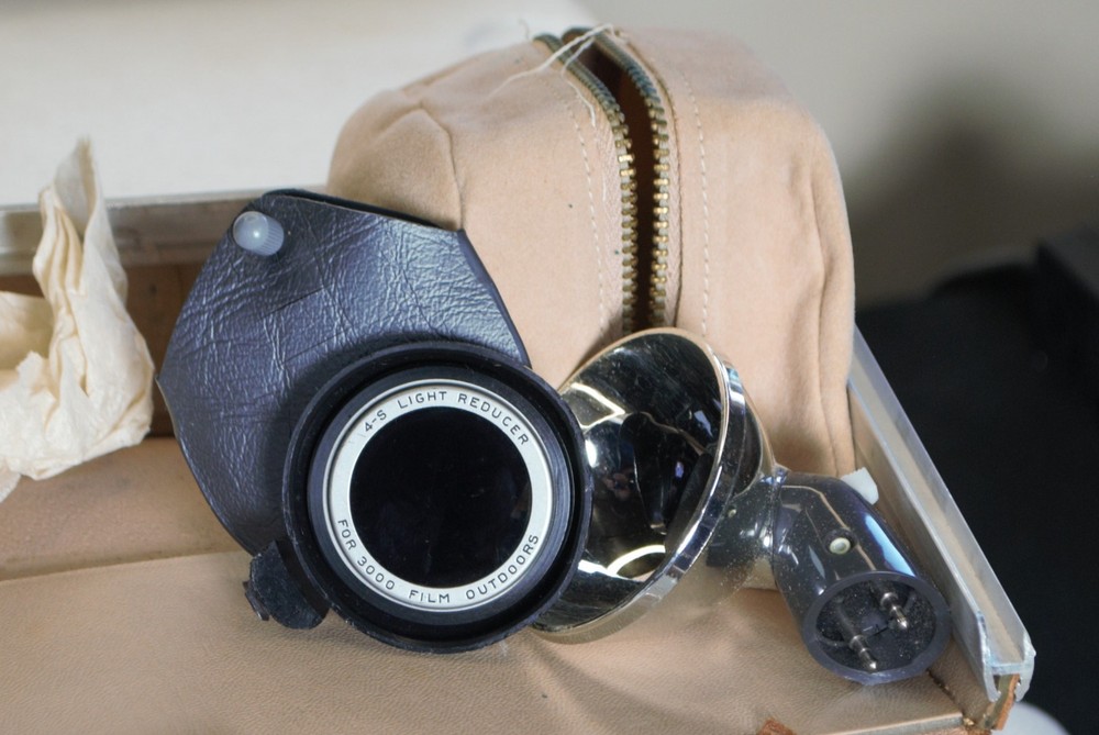 Polaroid Land Camera Model 8oA Wink Light Light Reducer & leather case