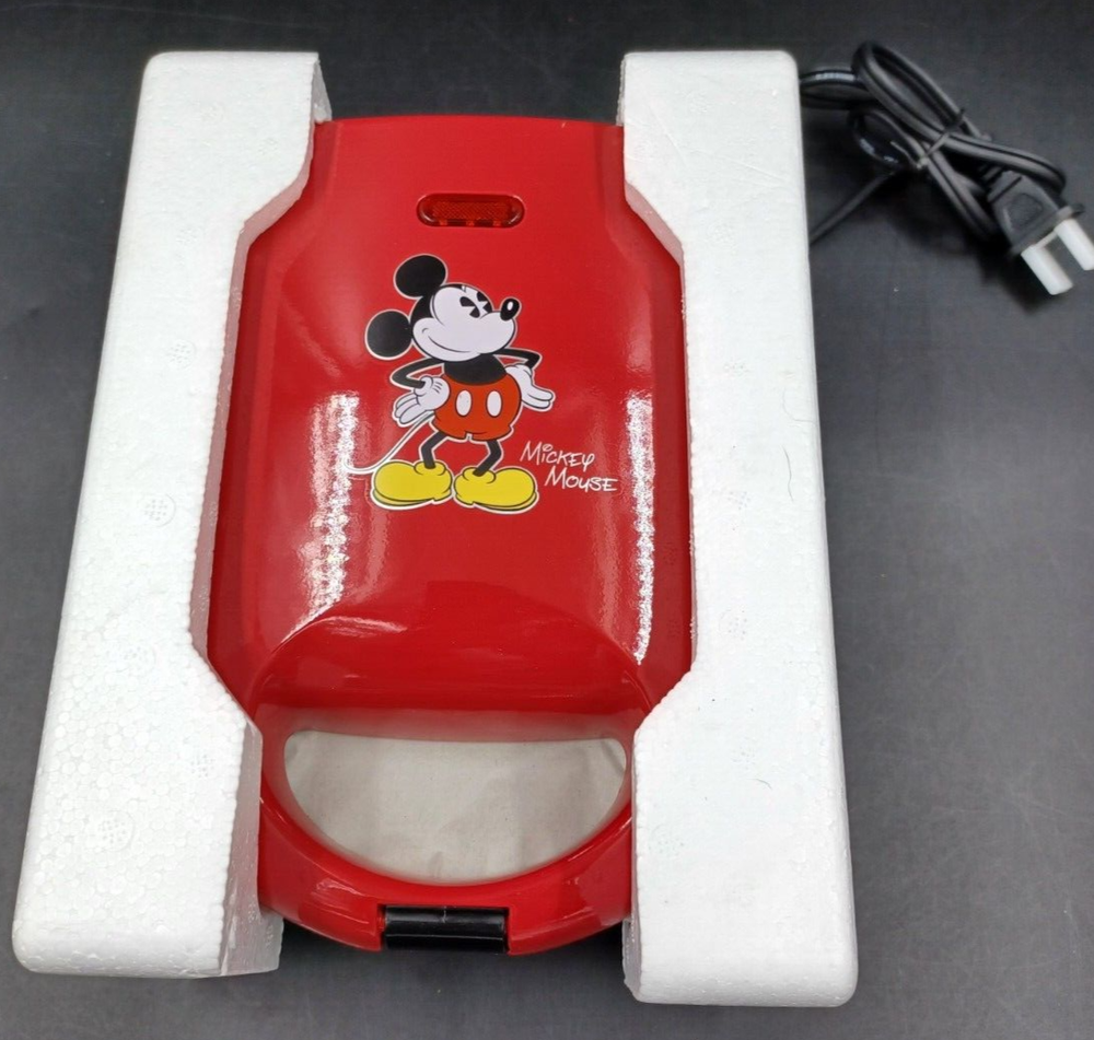 DISNEY MICKEY MOUSE CAKE POP MAKER MODEL #DCM-8 NEW IN BOX