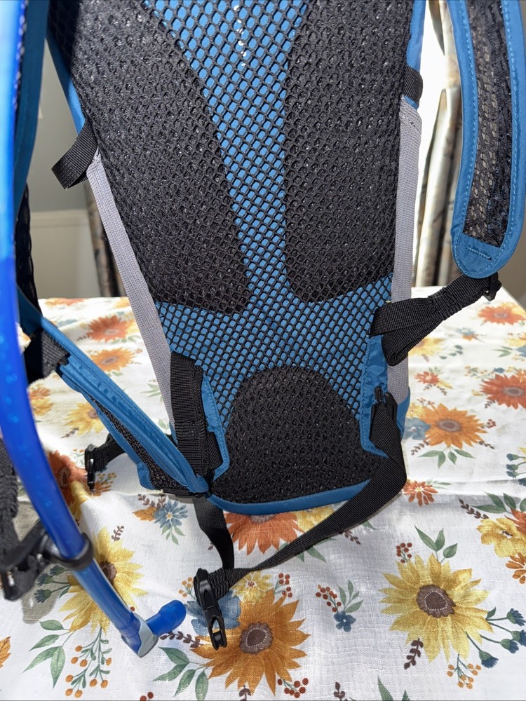 CamelBak Men's Lobo 9 70oz Hydration Pack, Moroccan Blue/grey