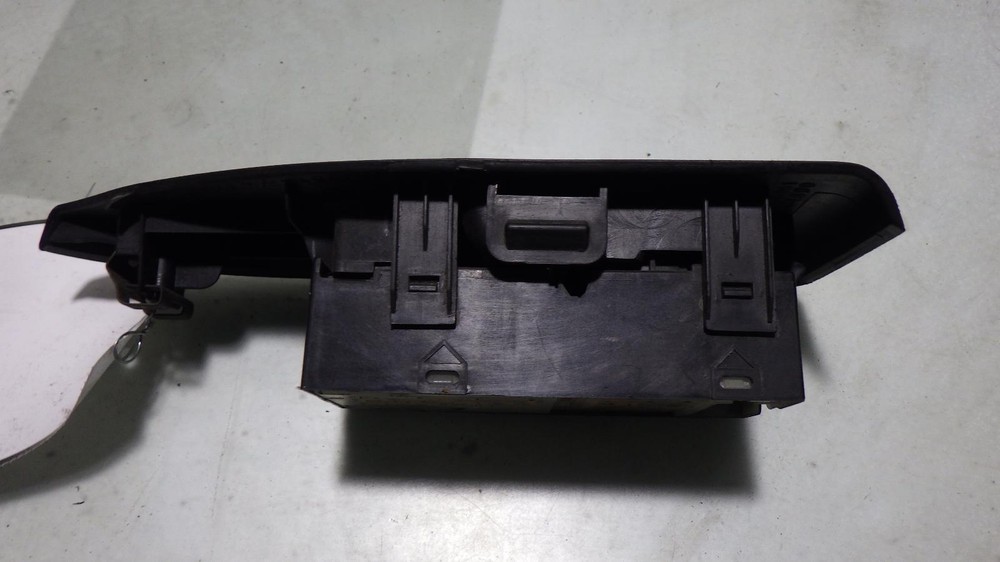 04 INFINITI G35 Front Door Switch