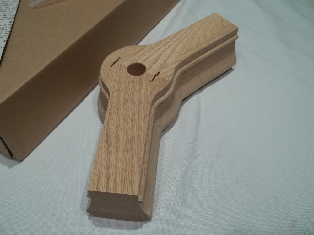 Solid oak 7021 handrail fitting 135 level quarter turn cap