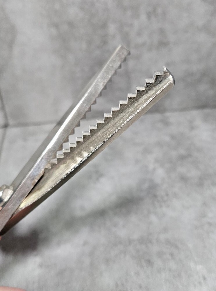 Vintage Sewing Fabric Pinking Shears Scissors