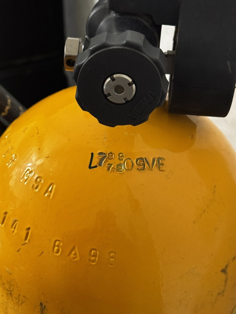 MSA cylinder 5-978-1 with frame harness and mask