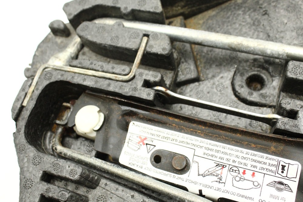 2007 - 2015 MINI COOPER TOOL COMPARTMENT W/ FLOOR JACK PULLER TOW HOOK B1090