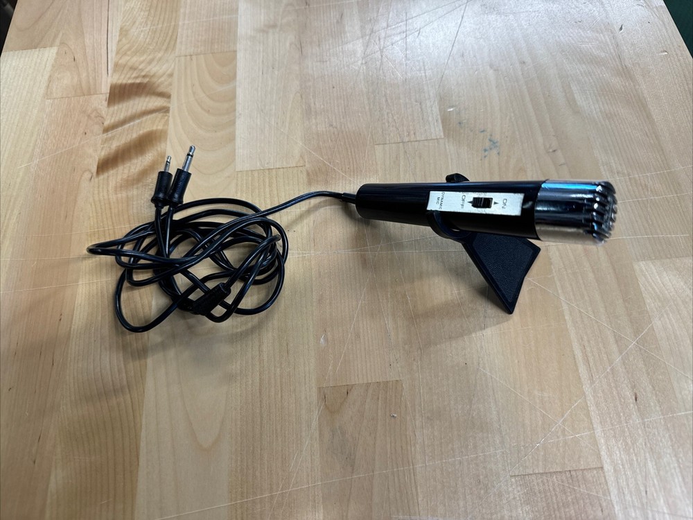 Recoton DM-1320 Dynamic Microphone With Stand (H)