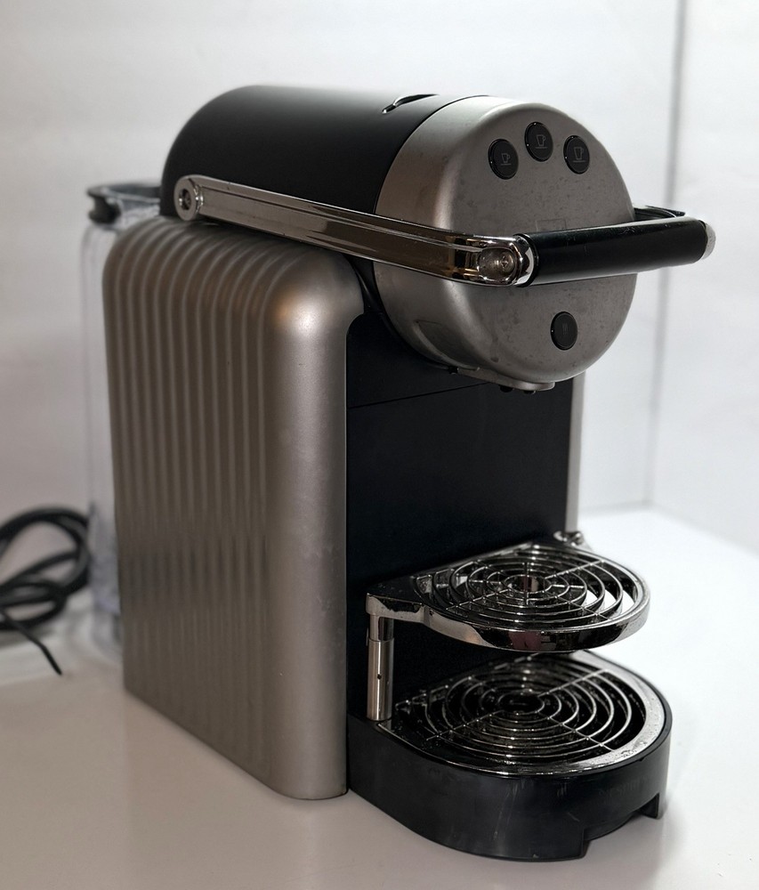 Nespresso Vertuo Coffee Machine Type 9737N Espresso Maker Powers On Silver