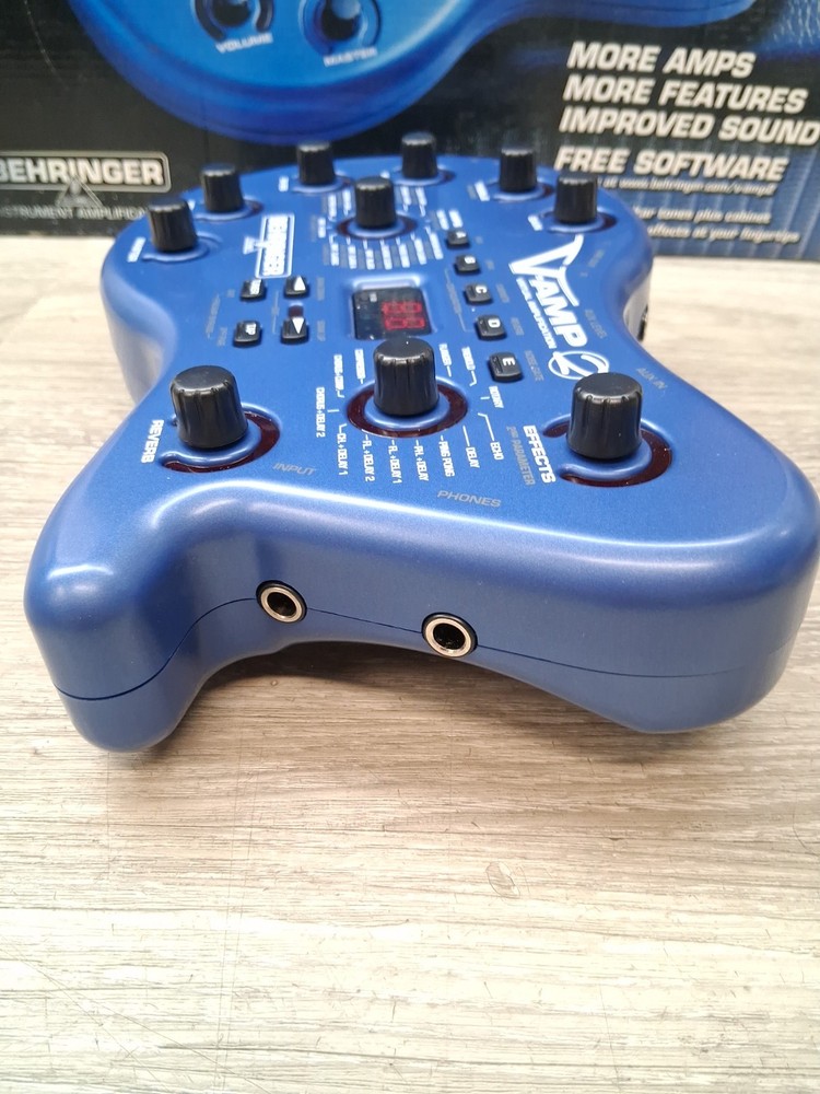 Behringer V-AMP 2 Virtual Guitar Amplifier Effects Processor w/ Footswitch & Bag