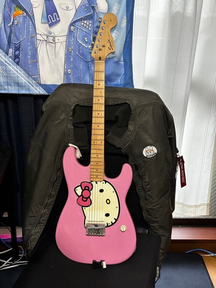 Squier Hello Kitty Electric Guitar Pink