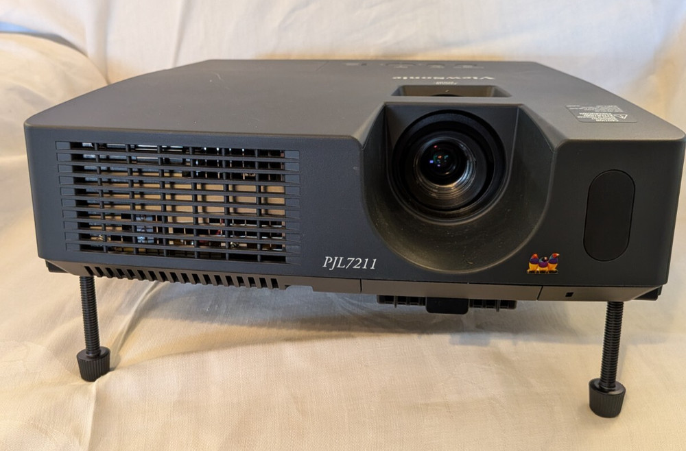 ViewSonic PJL7211 XGA LCD Projector