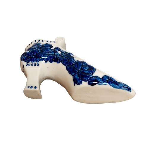 VICTORIAN STYLE BLUE AND WHITE CERAMIC SHOE  PLANTER VASE