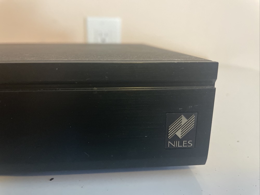 Niles HDL-4 High Definition Speaker Selection System 1 Input 4 Output