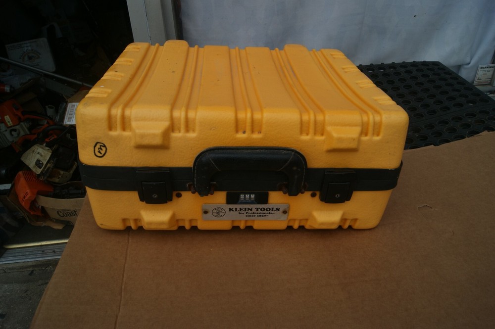 KLEIN TOOLS FOR ELECTRICIAN WITH HARD YELLOW CASE