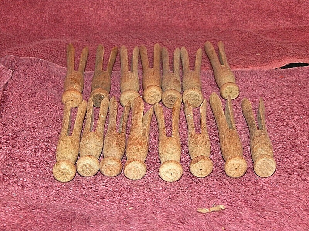 15 VINTAGE Wooden Clothes Pins