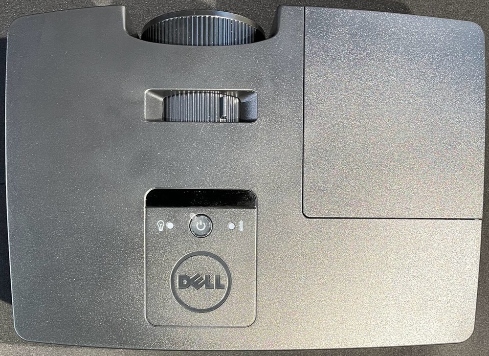 Dell 1220 DLP Front Projector / HDMI