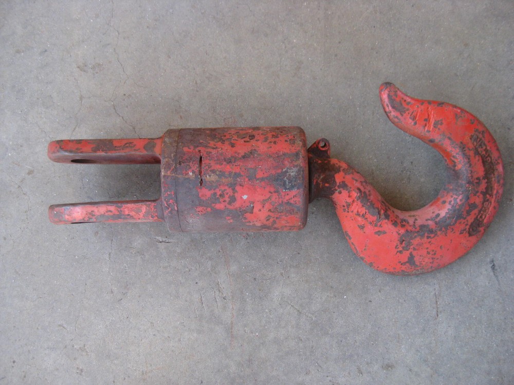 Crane lifting swivel hook