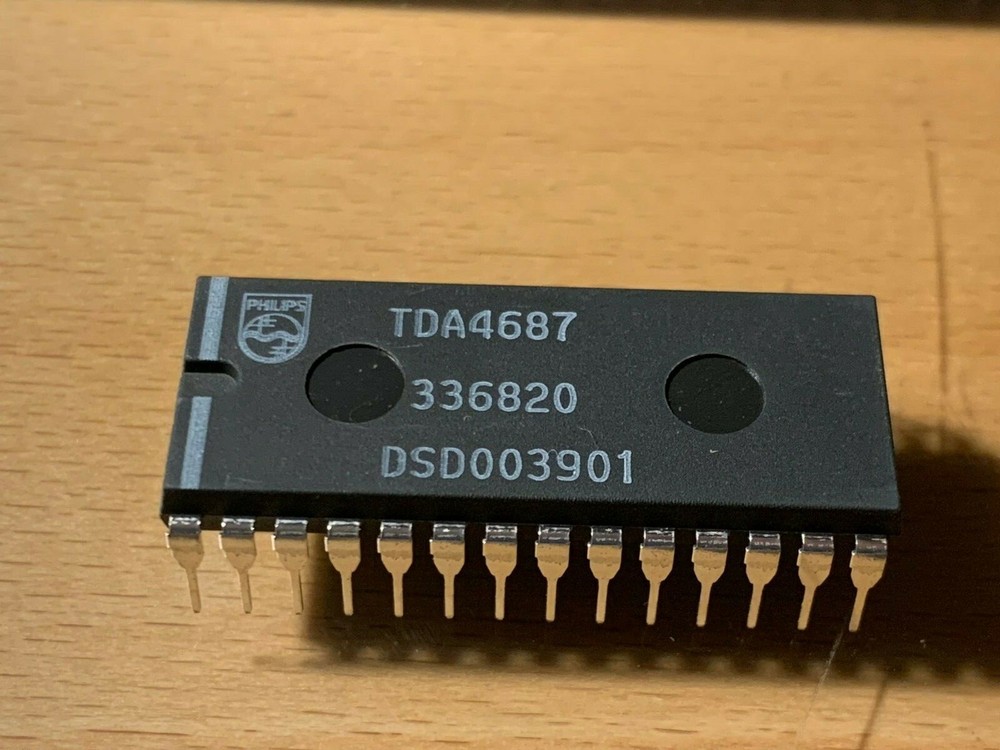 Philips IC -TDA4687- Video processor with automatic cut off control, DIP-28.