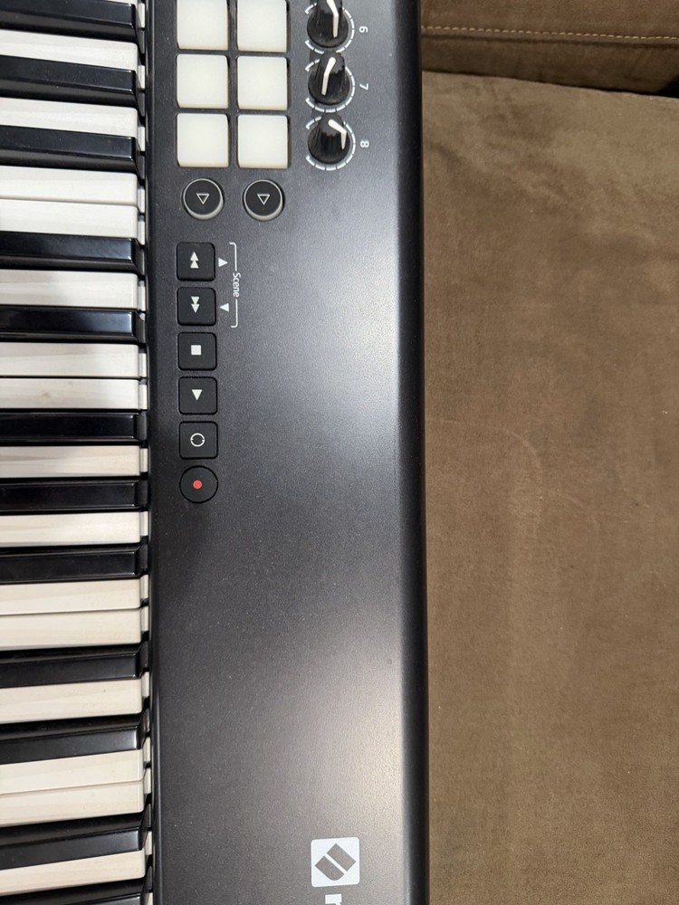 Novation Launchkey 61 MK2 MIDI Keyboard Controller USB 61-Key – Tested Working