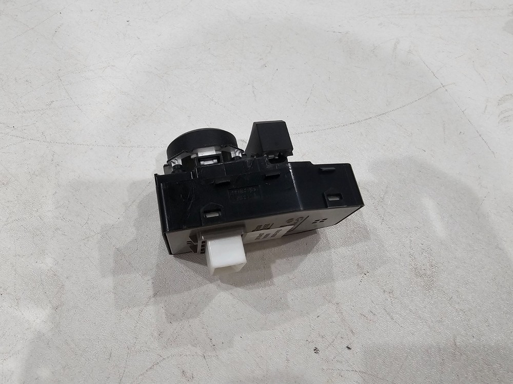 2017 Hyundai Ioniq side view mirrors adjust switch 3C63