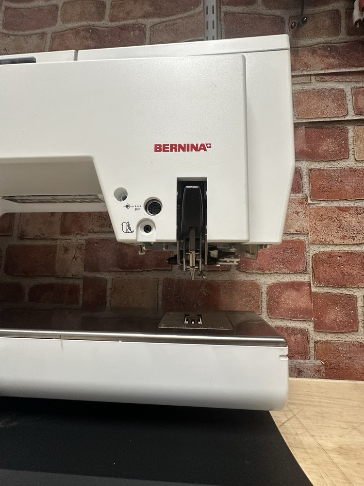 Bernina 820 Computerized Sewing Machine For Parts Only(read)