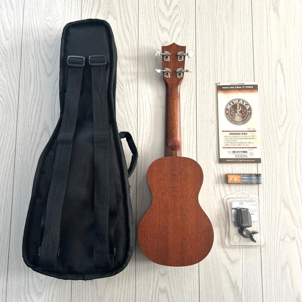 UkuleleWith case and tunerGood quality