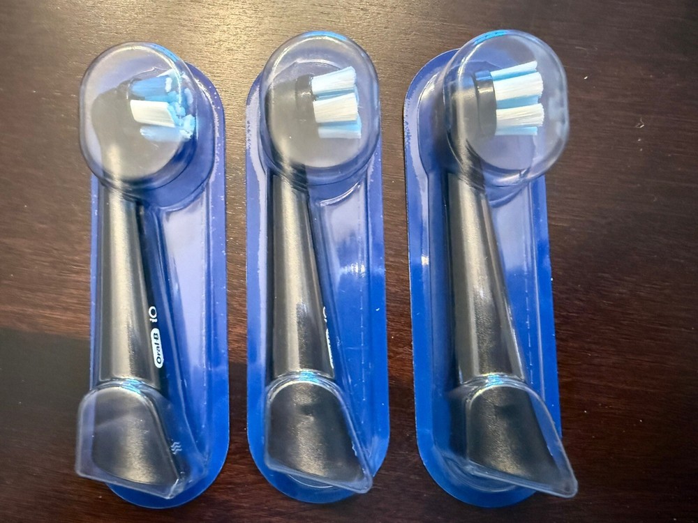 Oral-B iO Replacement Brush Head - Black (3 - Pack)