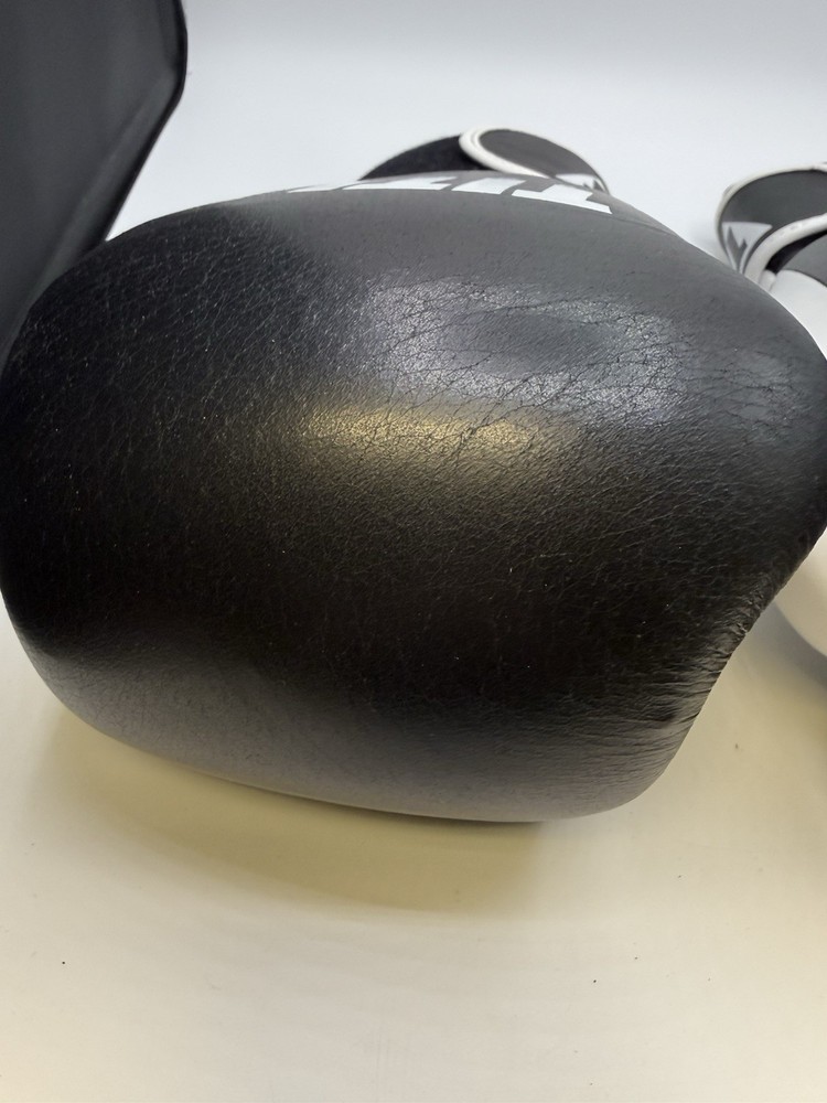 Title Boxing Gloves 16 Oz