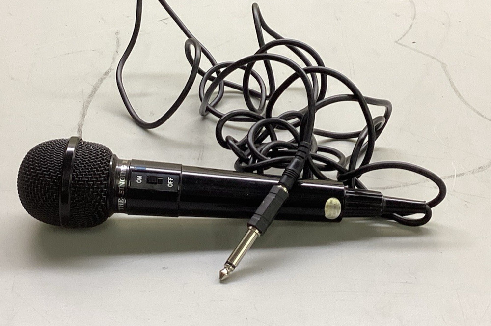 WIRED SINGING MICROPHONE FOR KARAOKE