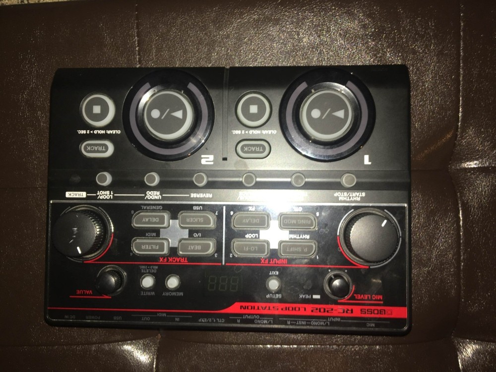 Boss RC202 Compact Tabletop Looper *WITH BOX & ORIGINAL CABLE*