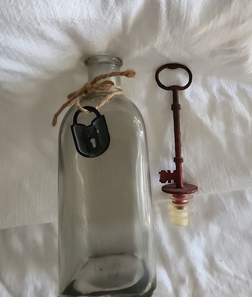 Old Bottle Key Top