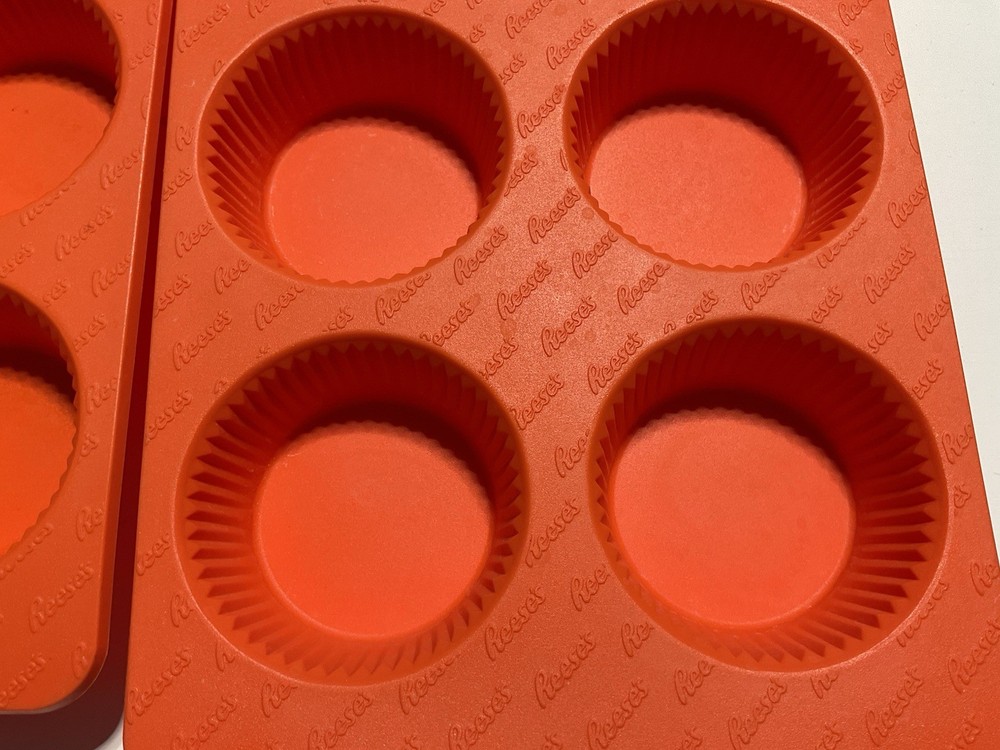 2 Piece Reese’s Silicone Bake Pans