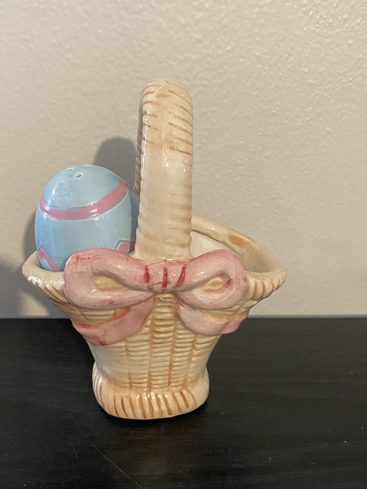 Vintage Ceramic Easter Basket Easter Egg Salt & Pepper Shaker *Missing 1 Egg*