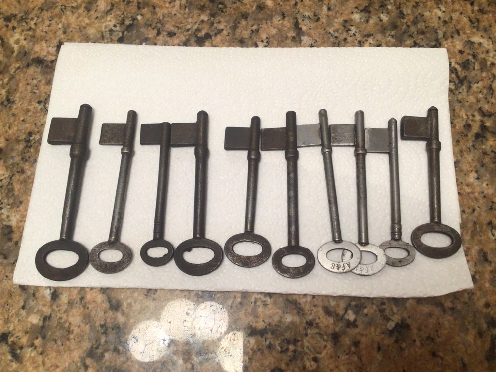 10 Vintage Uncut Keys