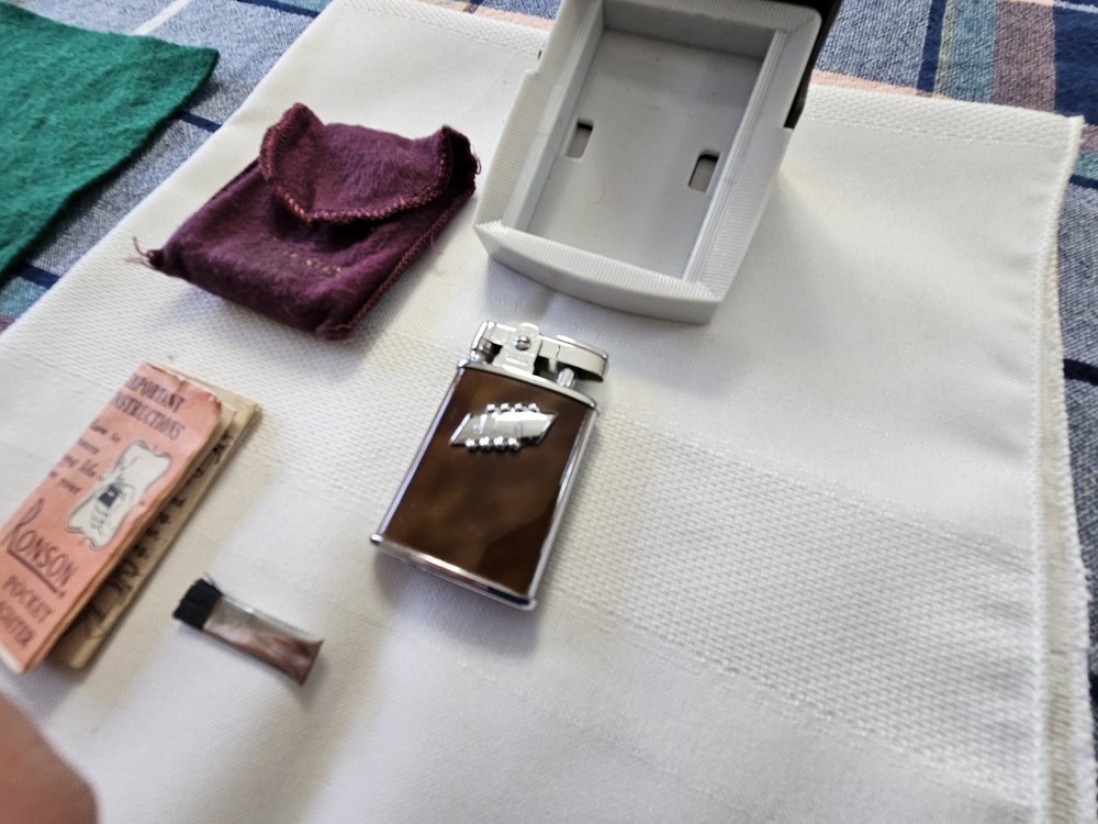 Vintage Ronson Gem Lighter