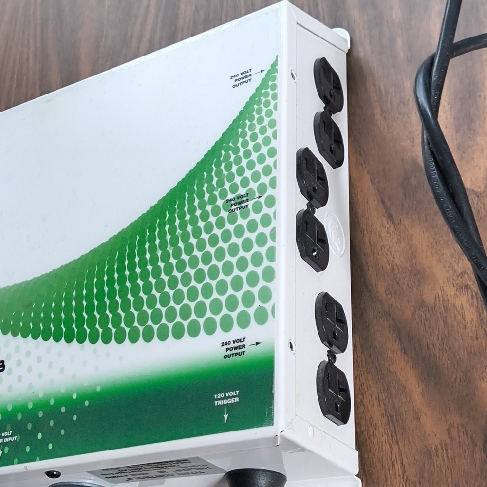 Titan Controls Helios 18 12-Light Controller 240V 80A Dual Trigger Hydroponics