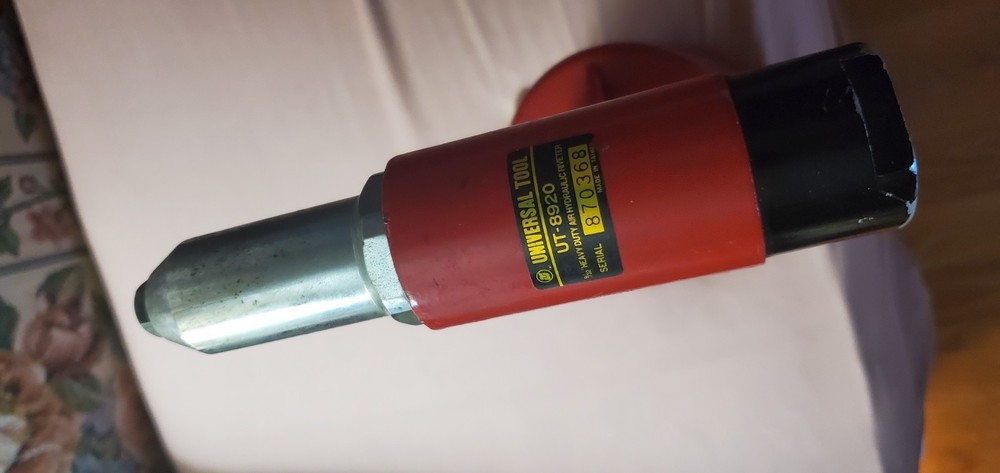 UNIVERSAL TOOL UT-8920 PNEUMATIC RIVETER GUN