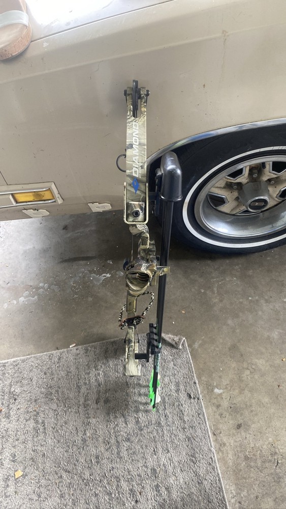 Diamond Archery Infinite Edge XT Compound Bow RH Camo