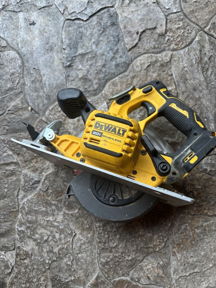 Dewalt 20v max cordless-brushlesscircular saw