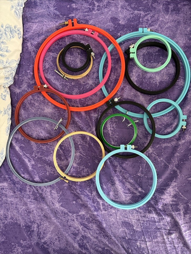 Lot a 14 embroidery hoops Various Sizes Various Colors Preowned