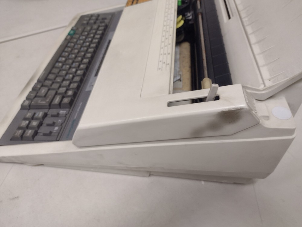 Panasonic Electronic Typewriter KX-E2020 - Read Description