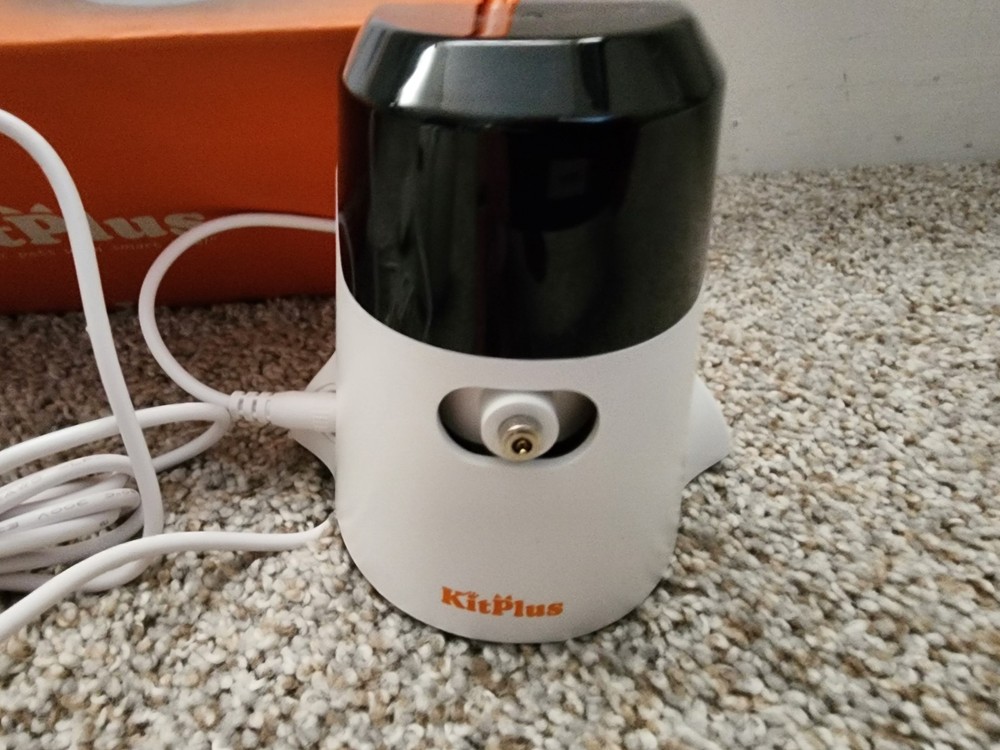 KITPLUS Pet Camera robot for Dog and Cat Self-Charging Smart Automatic Feeder