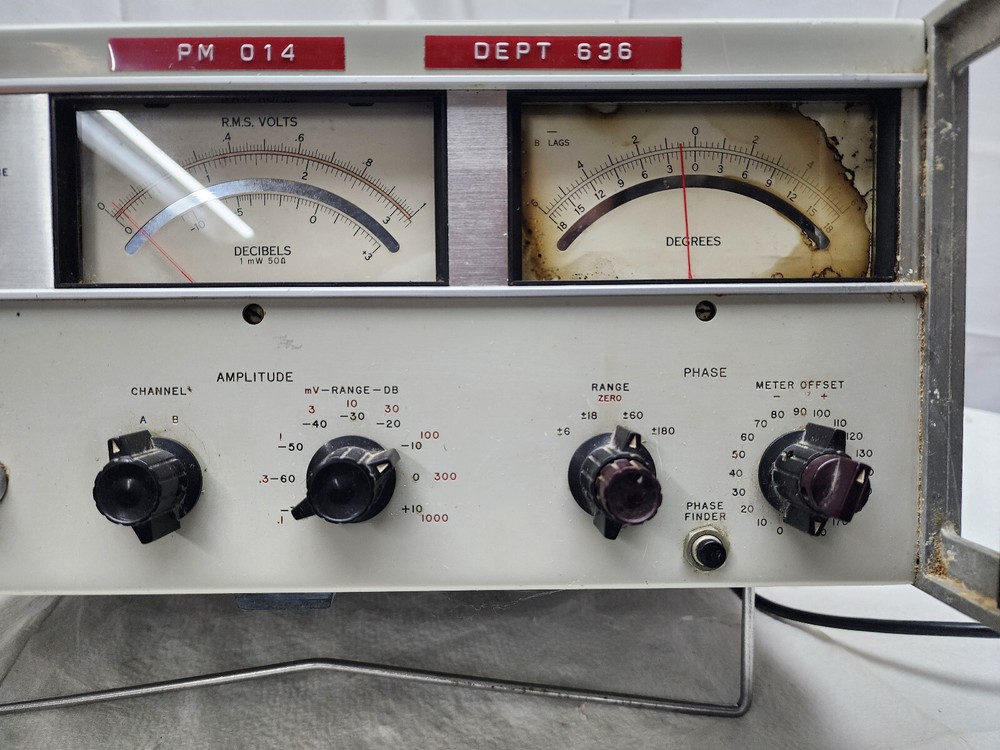 Hewlett Packard 8405A Vector Voltmeter w/ 2 Probes