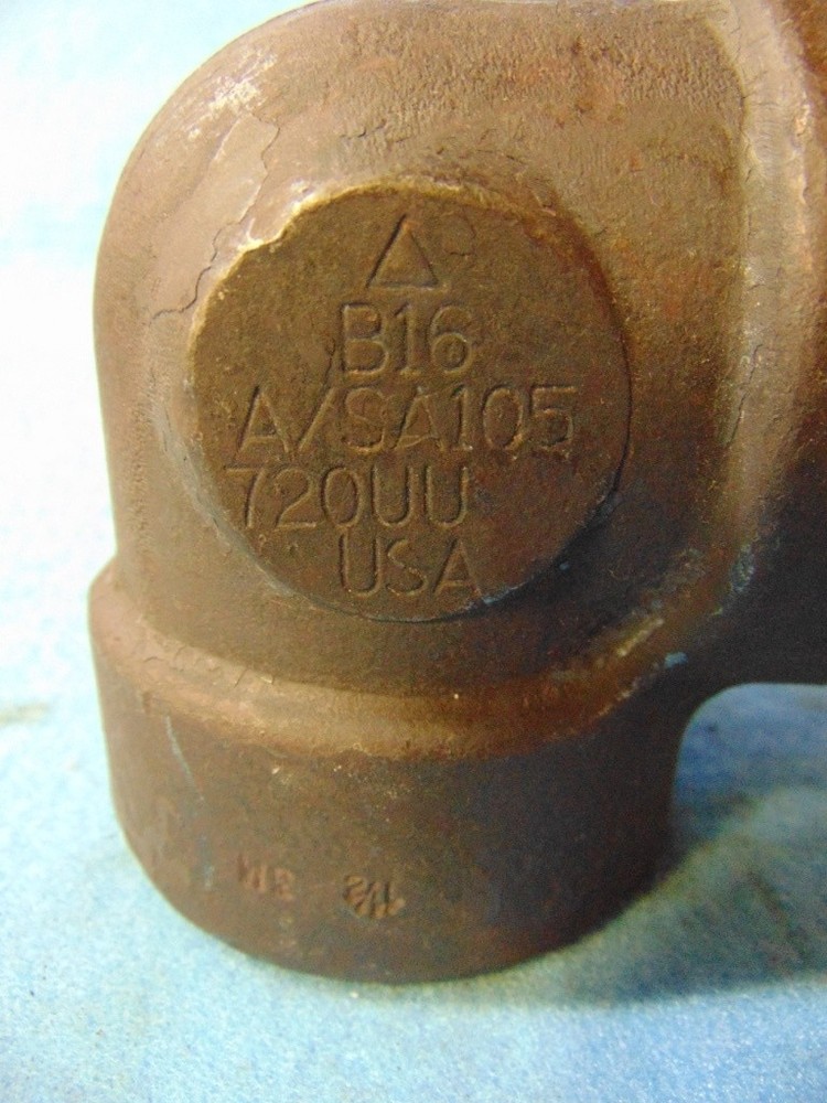 90° ELBOW 1-1/2" THREADED B16 720UU A/SA105