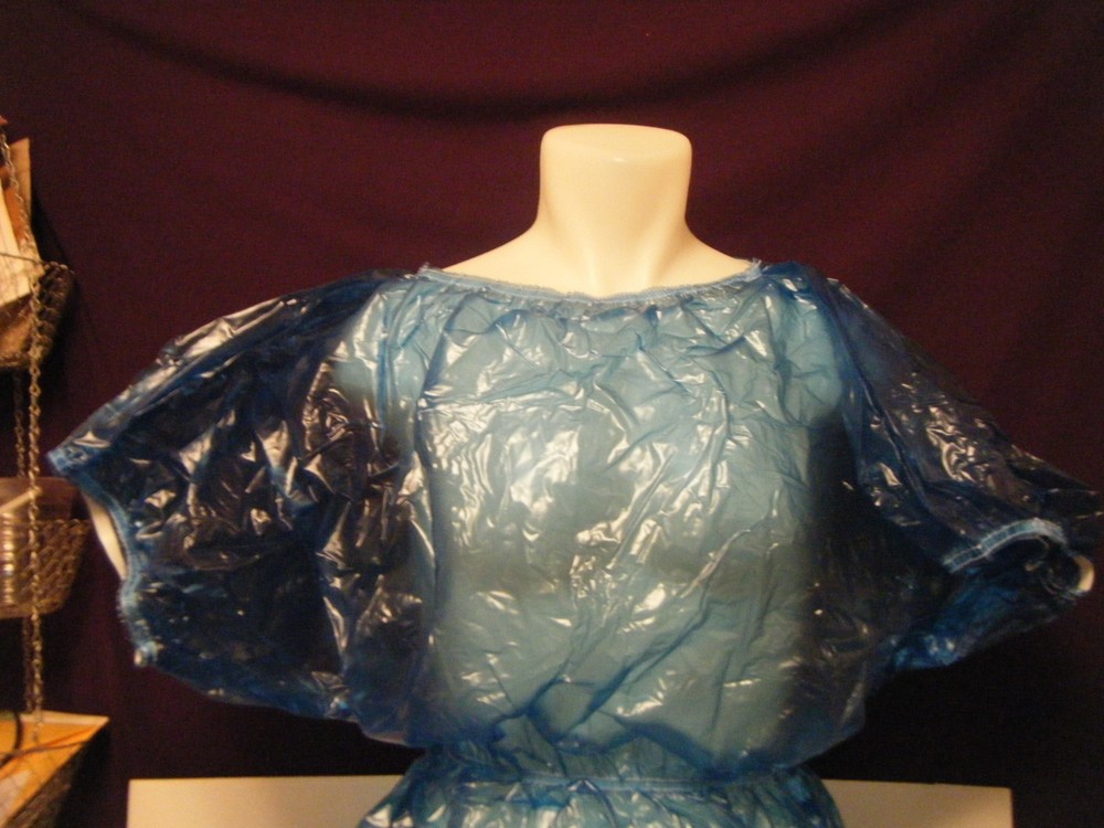 PLASTIC PULL-OVER MEDICAL DRESS, FULL COVERAGE BLUE. M / L , New