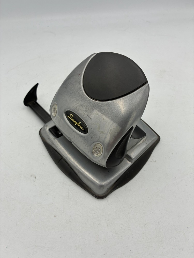 Swingline Heavy-Duty 2 Hole Punch 20 Sheets Acco