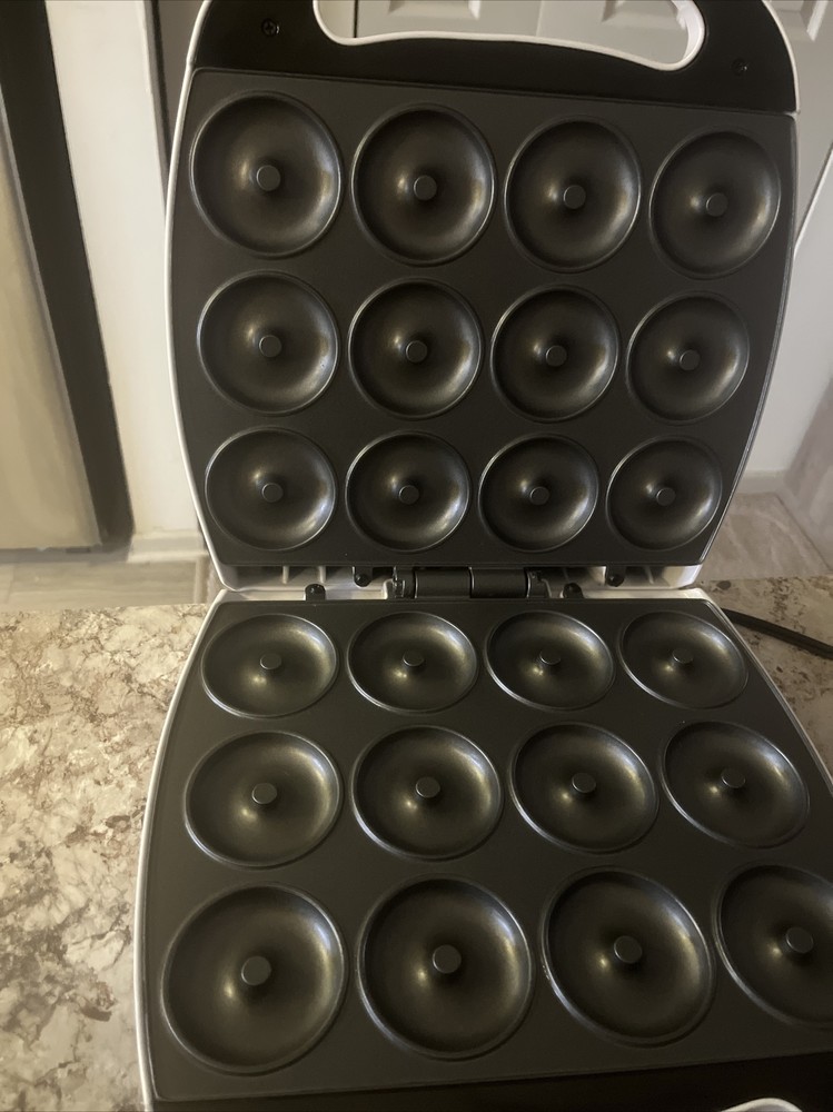 Stonewall Kitchen Doughnut Maker Excellent Preowned Condition FAST SHIP