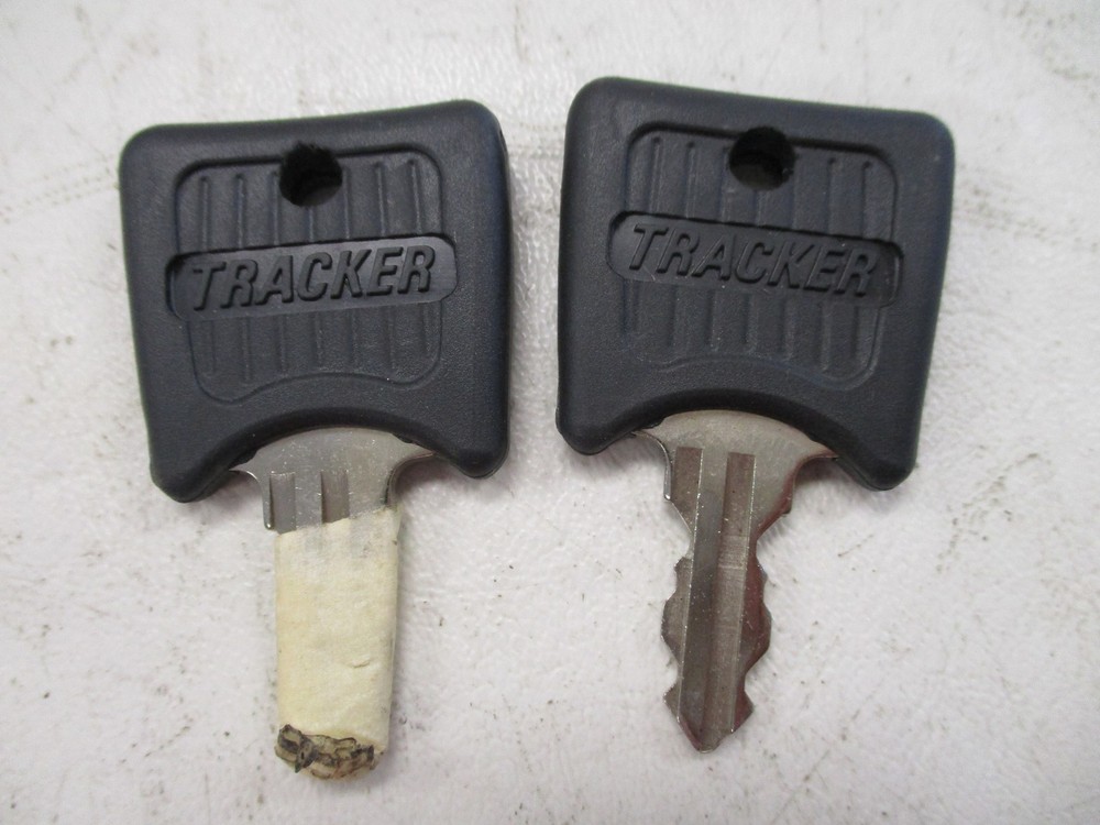 TRACKER IGNITION PANEL W/ KEYS & (2) TOGGLE SWITCH PANEL SILVER 138481 BOAT
