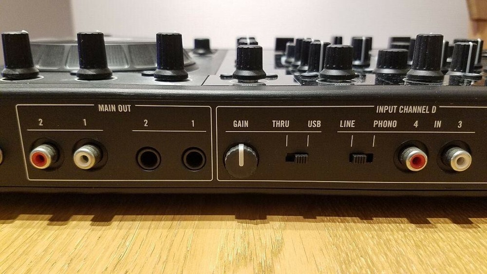 Native Instruments Traktor Kontrol S4 MK1 DJ Controller USED