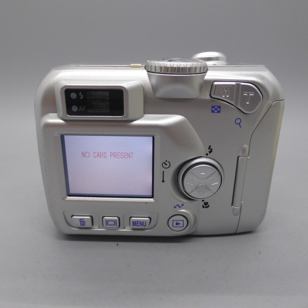 Nikon Digital Camera Coolpix 2100 2.0MP Silver Tested