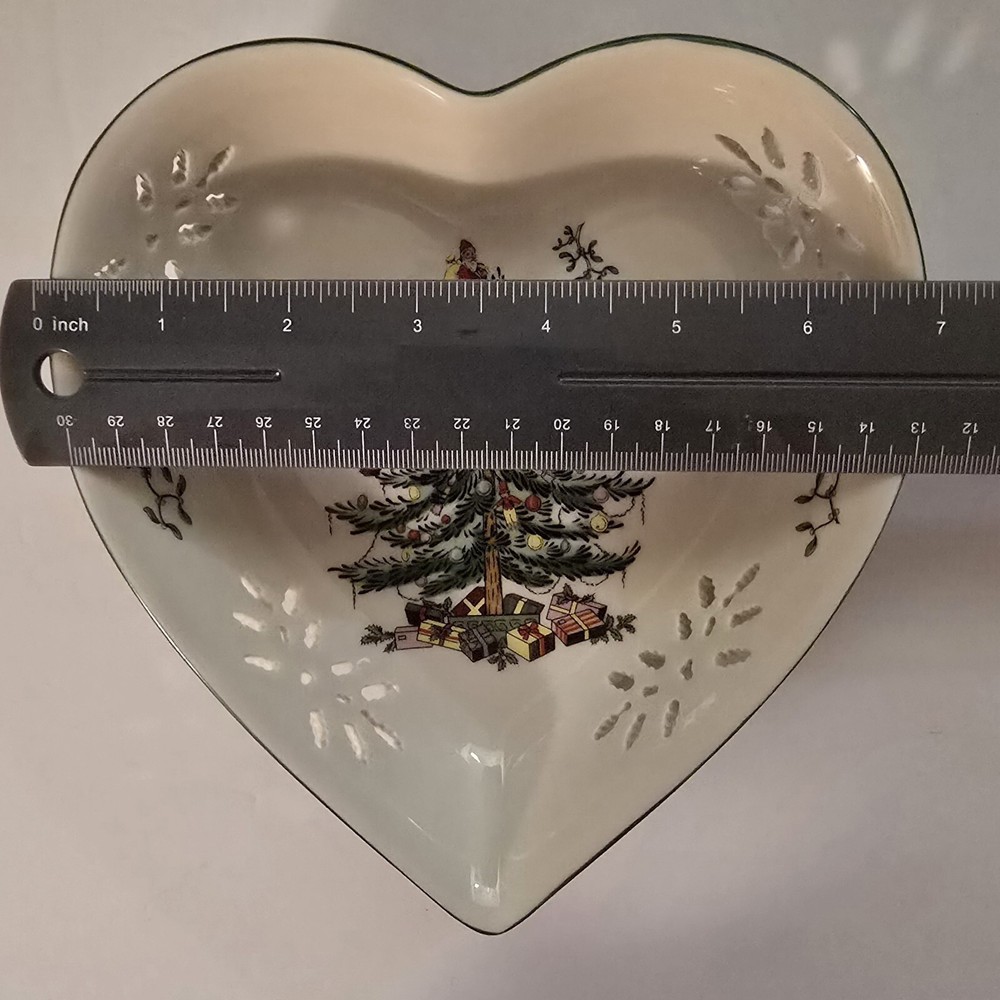 Spode Christmas Santa Tree Heart Shaped Dish Pierced 7” with Box