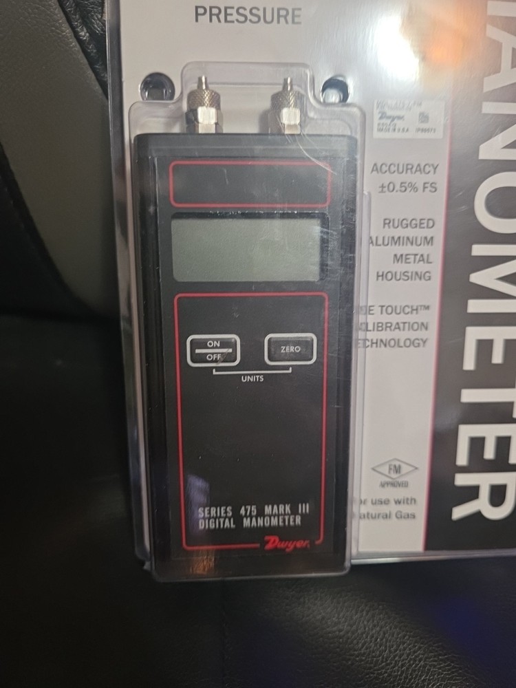 Dwyer 475 Differential Pressure Manometer.